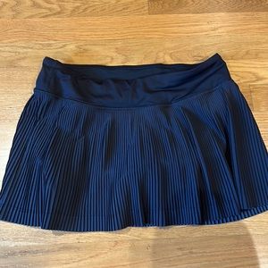 Lululemon pleat to street mid rise skirt